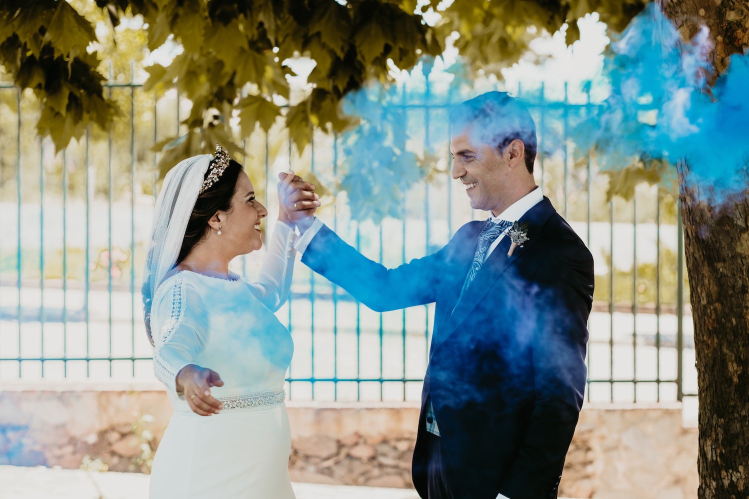 novios humo azul