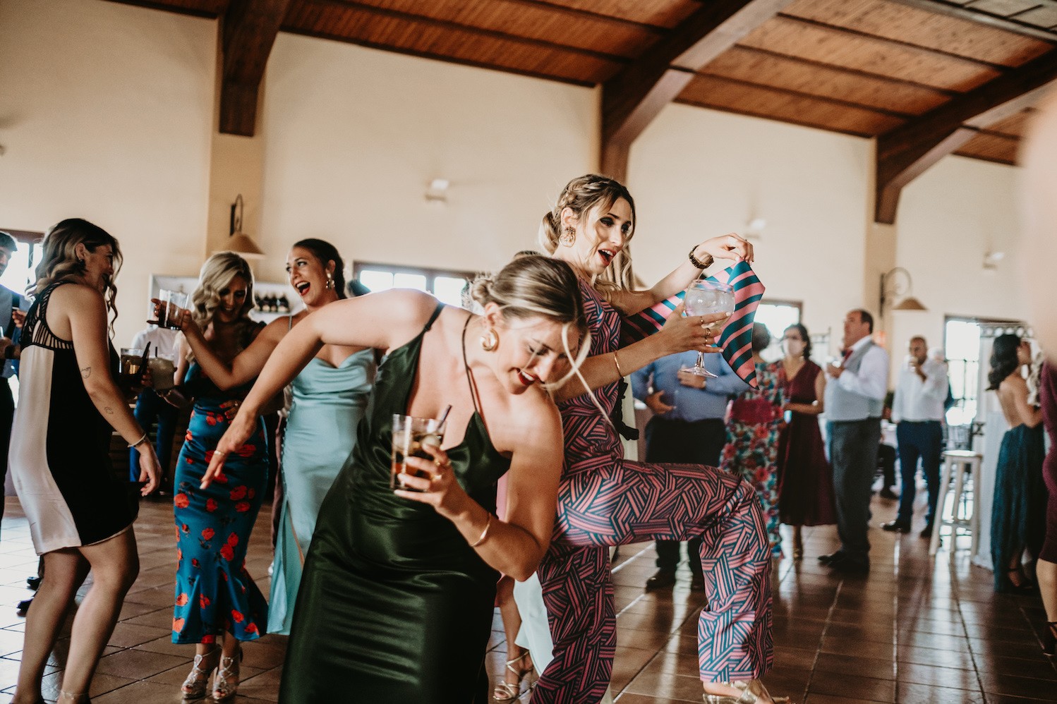 invitadas con ganas de fiesta