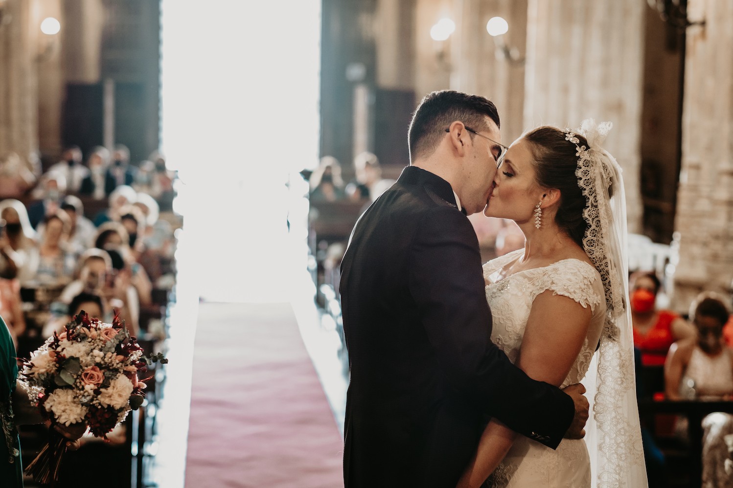 beso casados