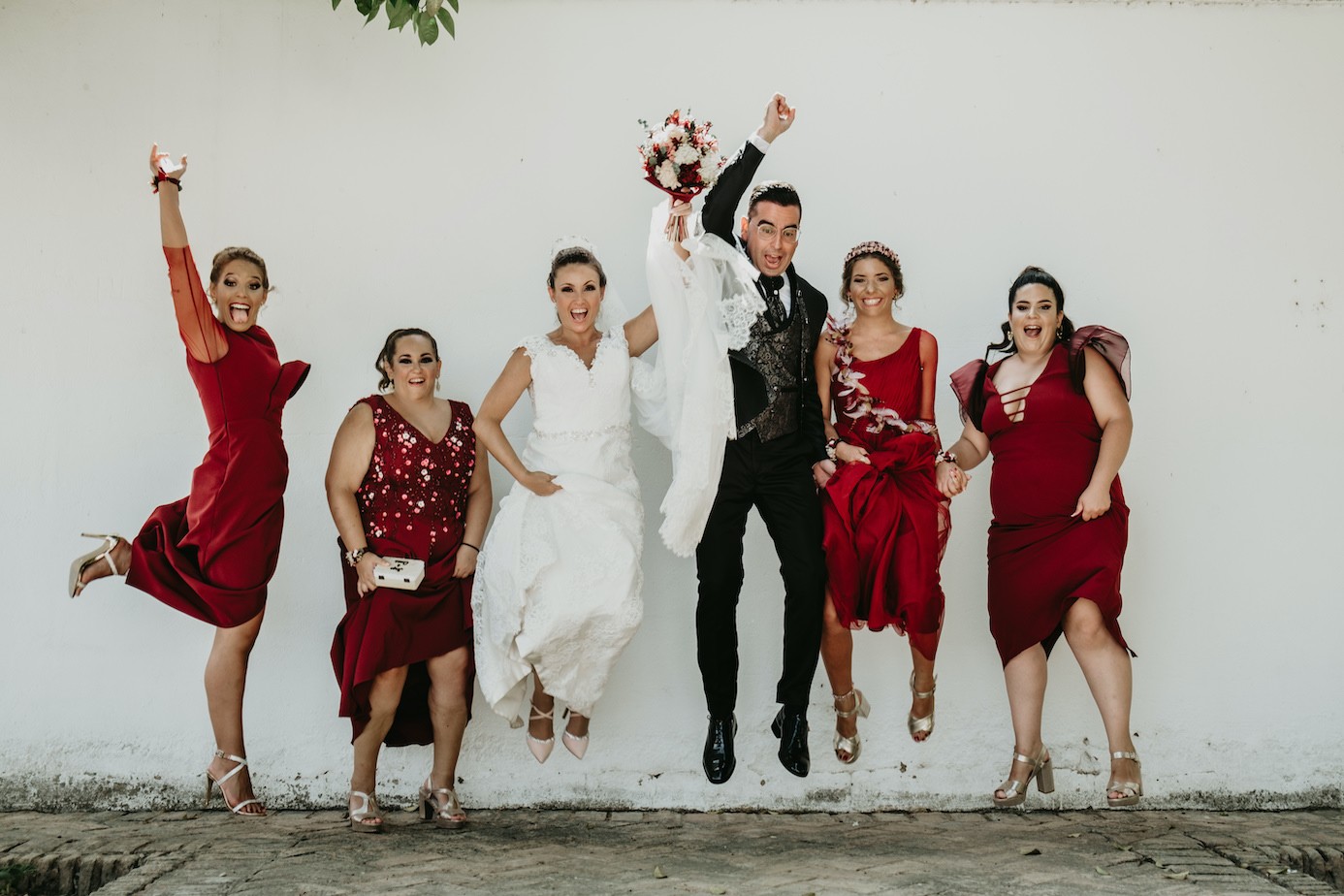 con las damas de honor