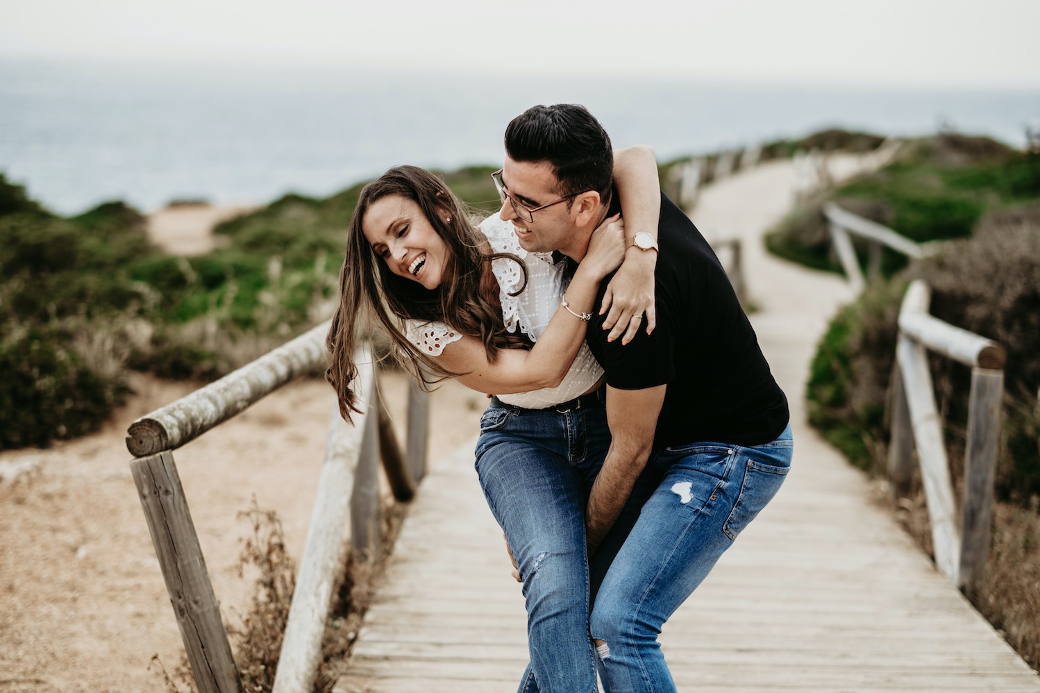 novios felices boda sevilla