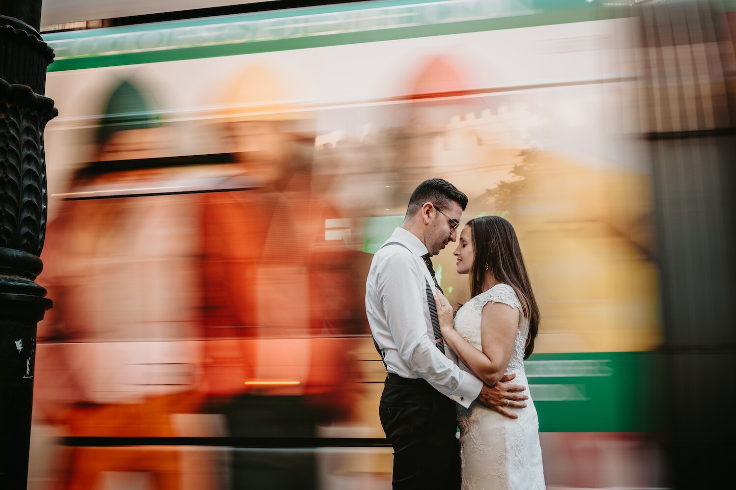 foto con el tranvía de Sevilla