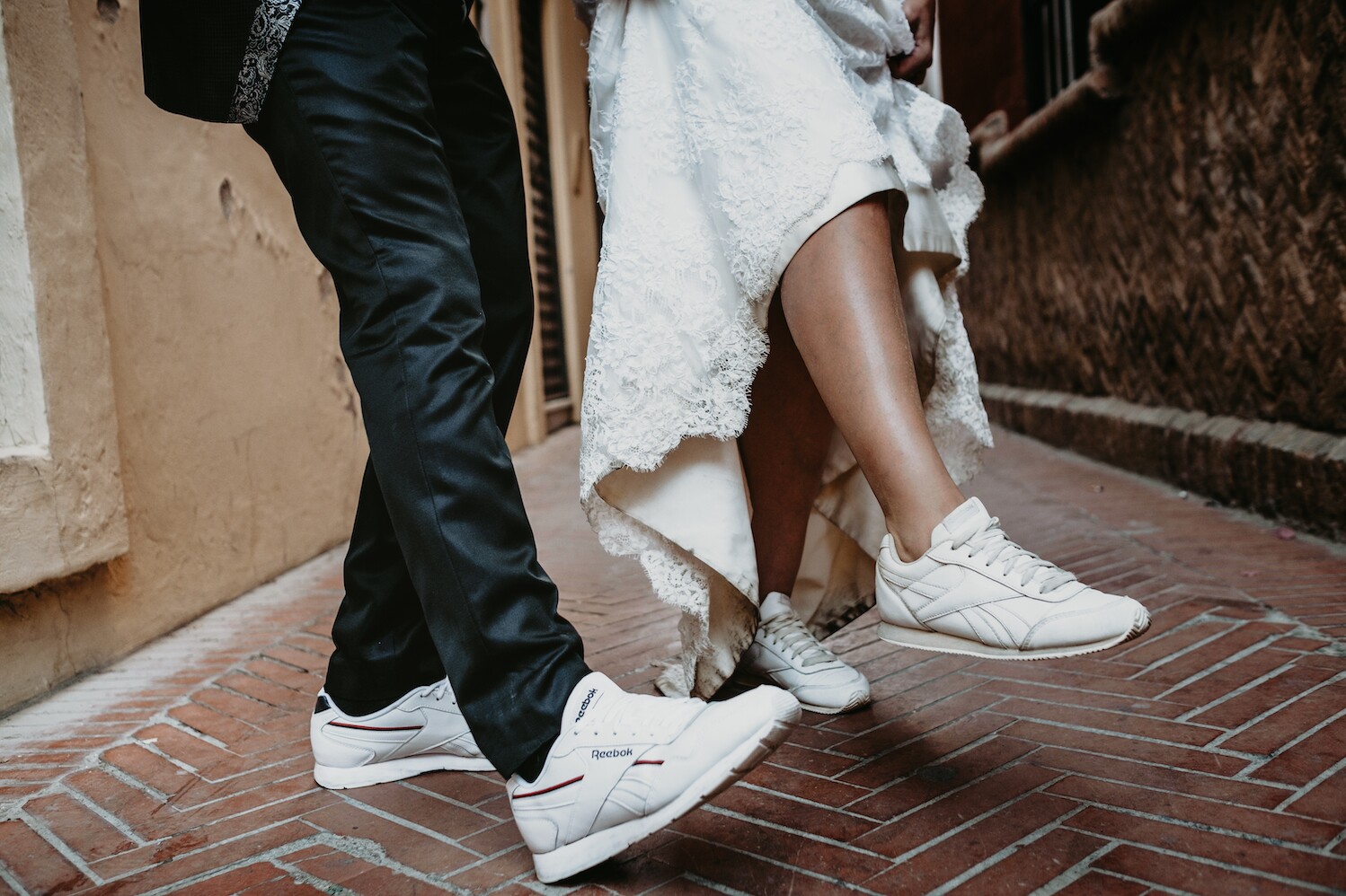 novios en deportivas