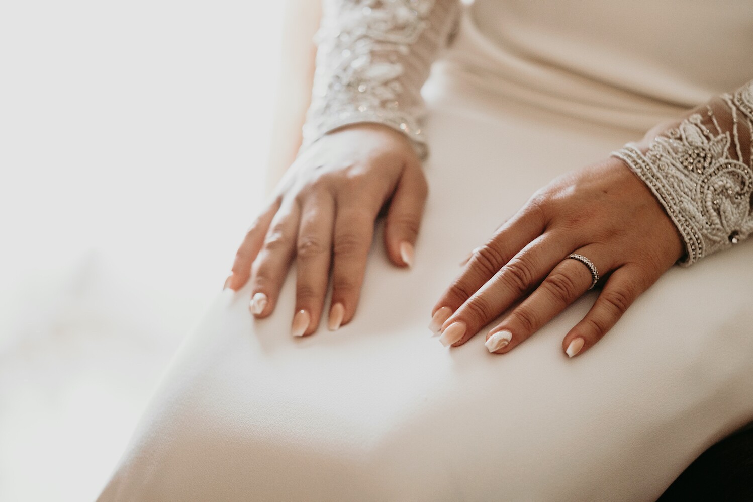 delicadeza novia manos