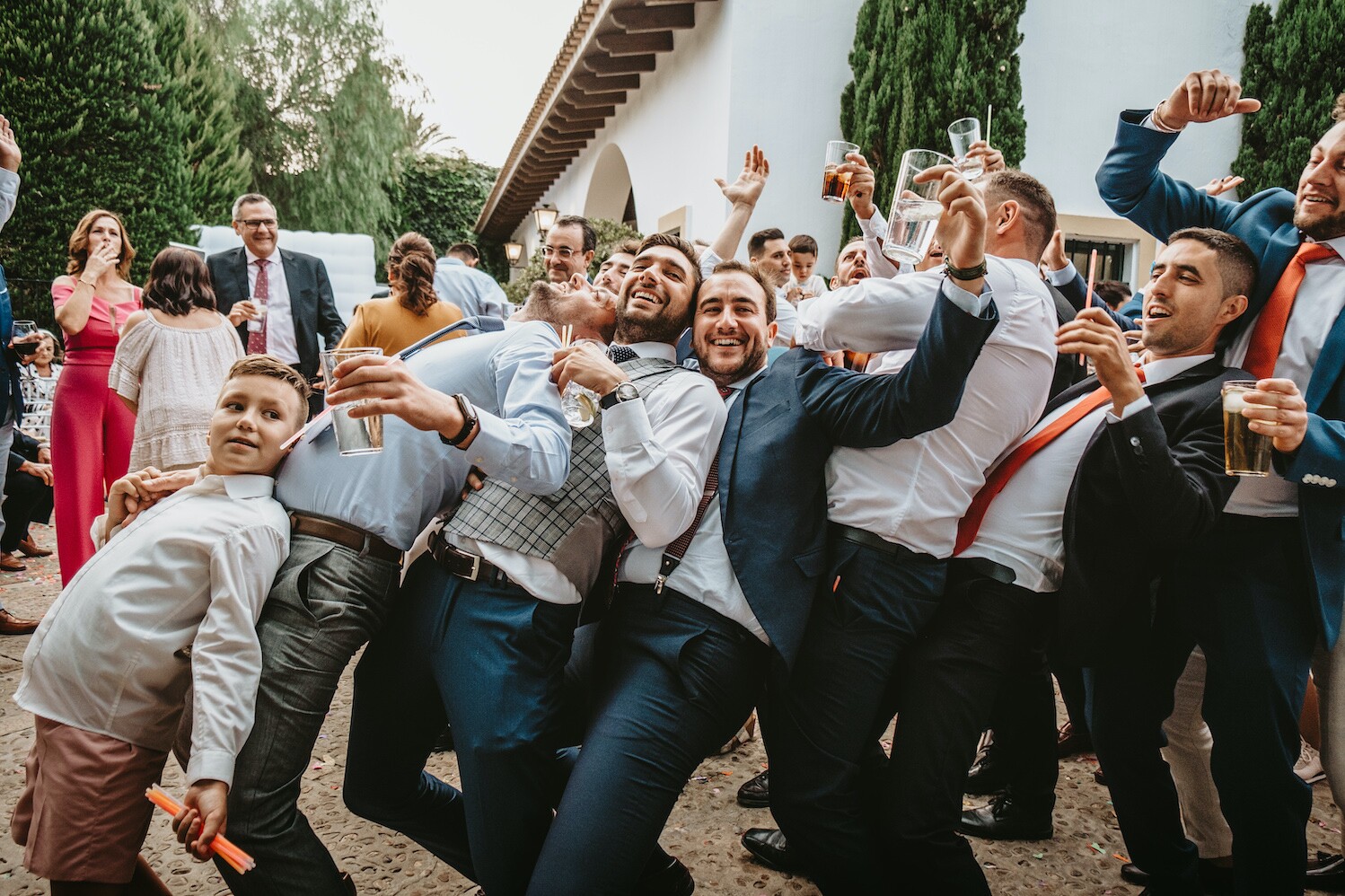 novios divertidos fotografía