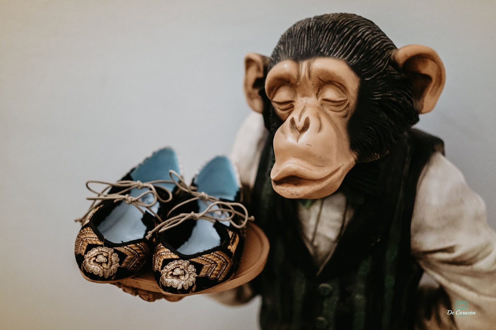 mono, zapatos novia, manoletinas, elegantes, divertida, detalle