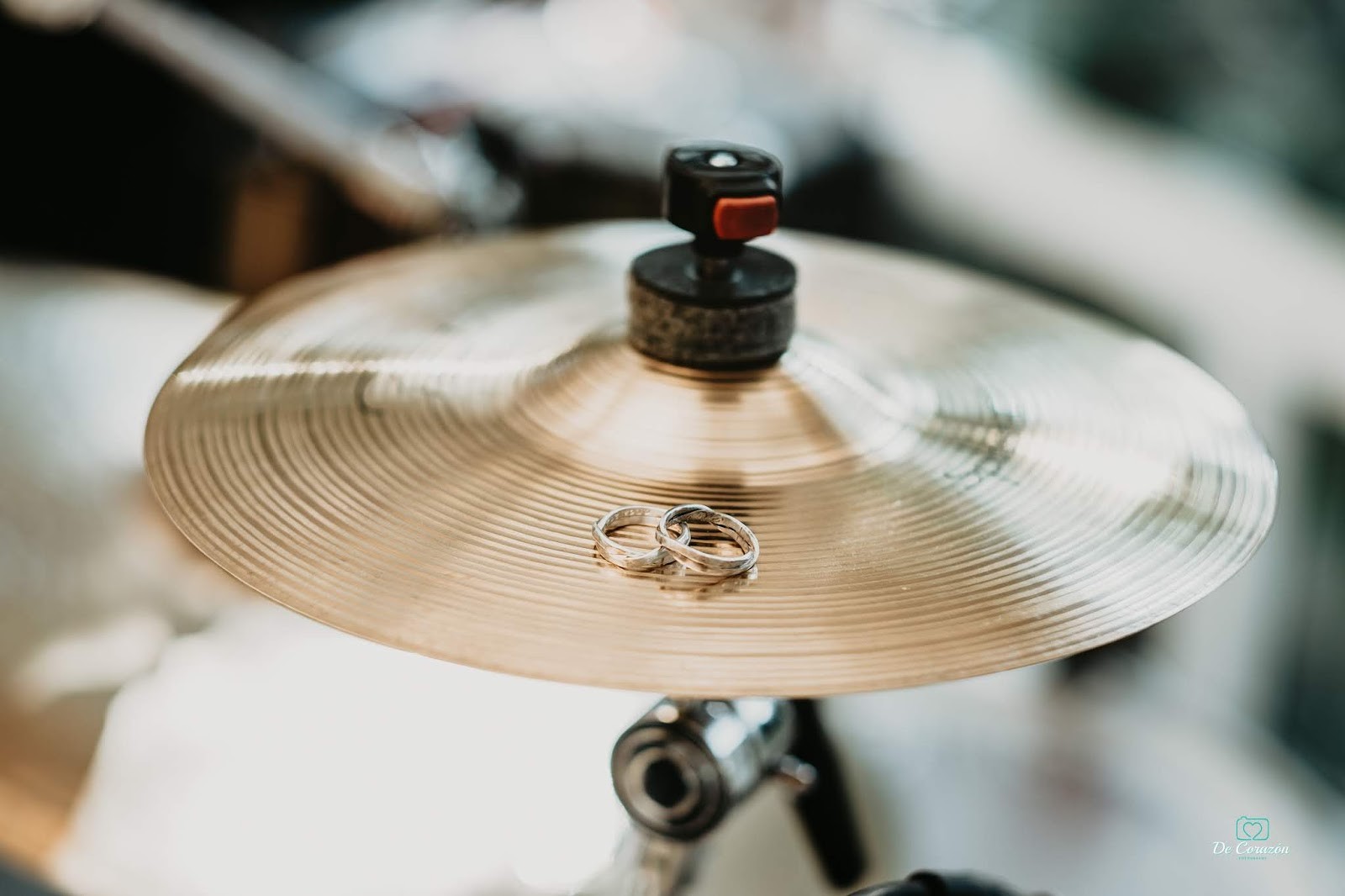 anillos, platillos, detalle, rings, novio músico