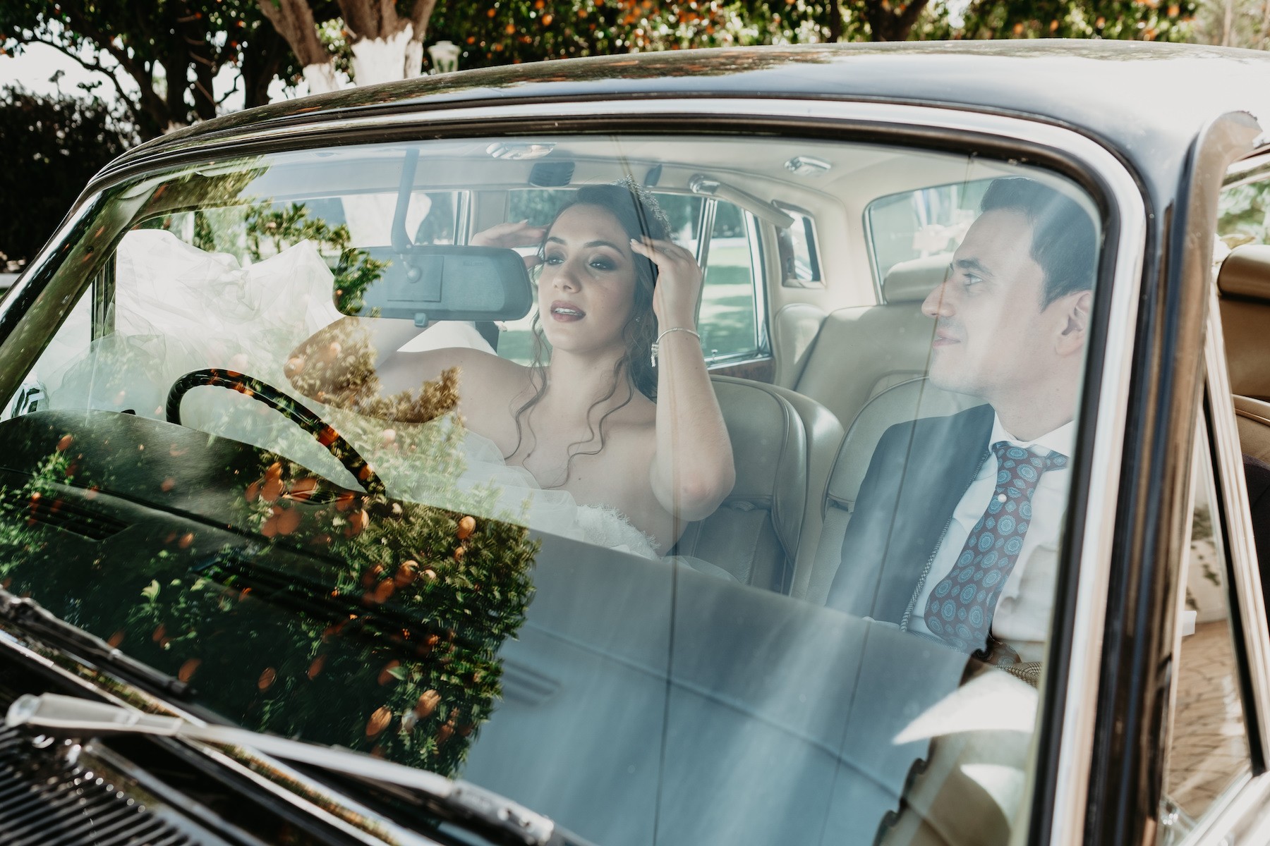 coche de bodas novios