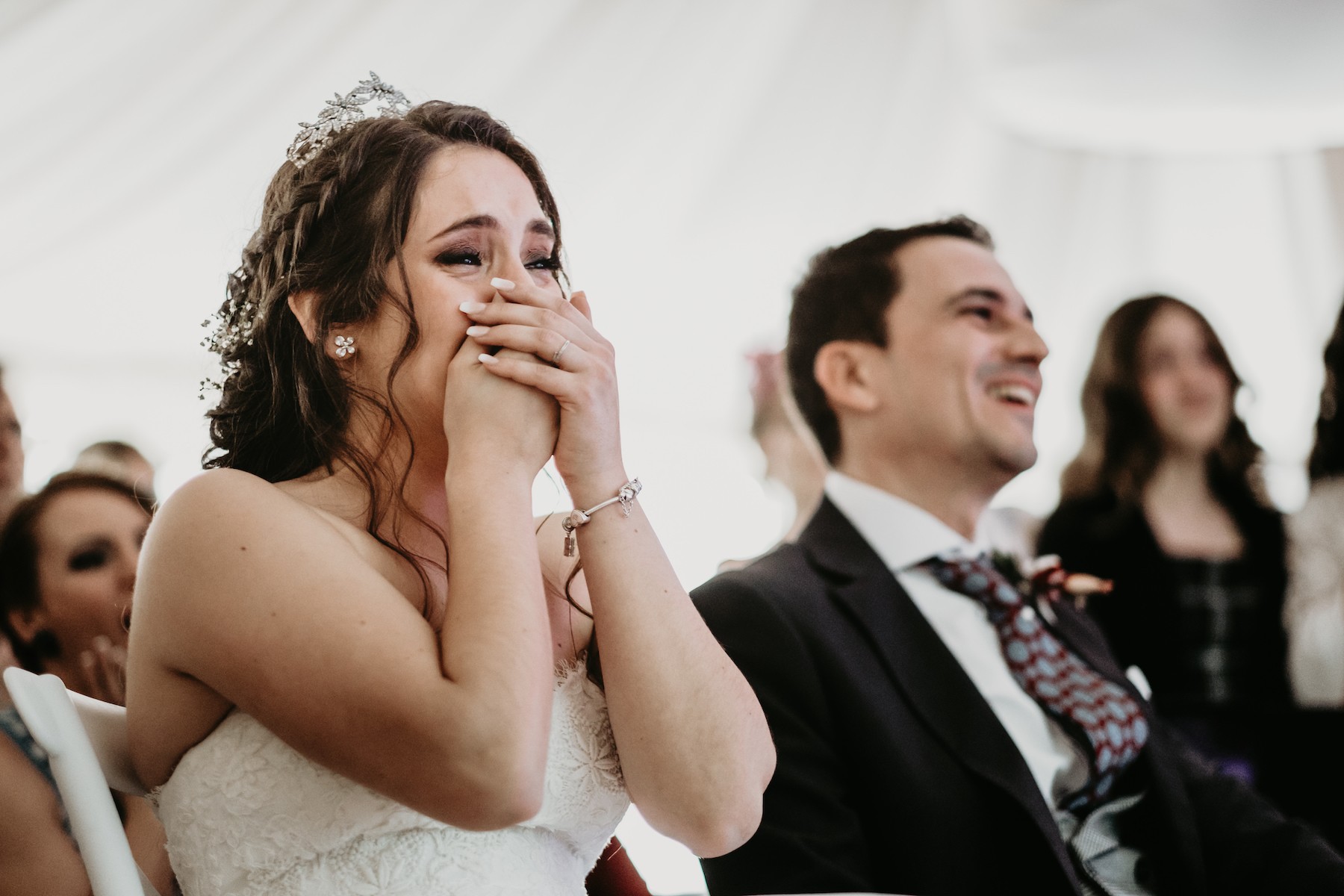 novia muy emocionada